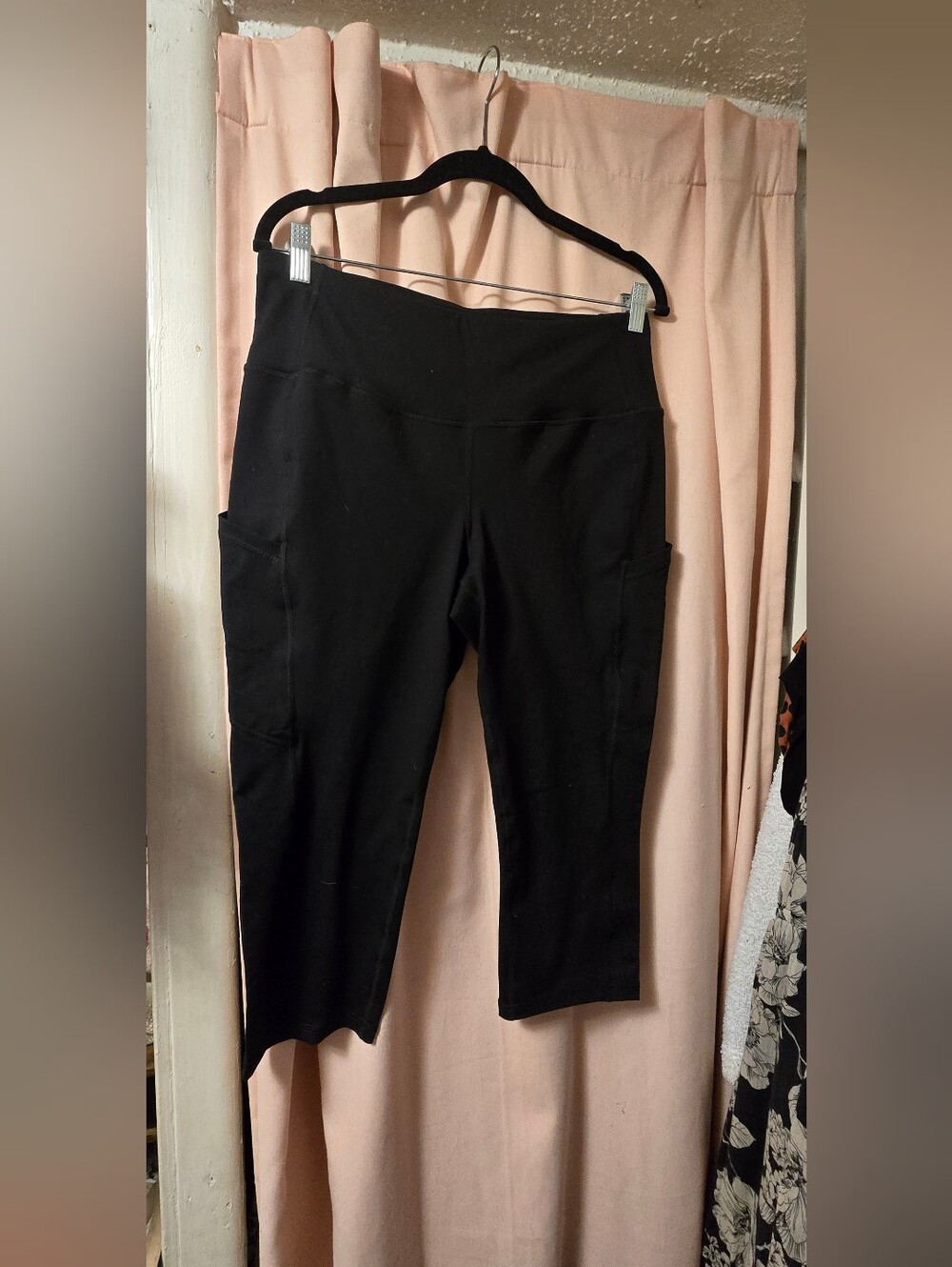 Torrid TRU Capri Side Pocket Active Legging